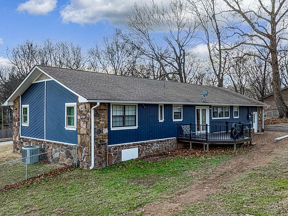 3rd image of 1019 S Sycamore Dr