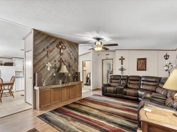 6001 Moose Dr, Granbury, TX 76048