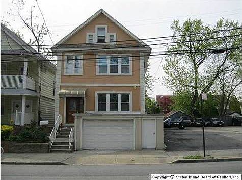 2nd image of 1121 Victory Blvd