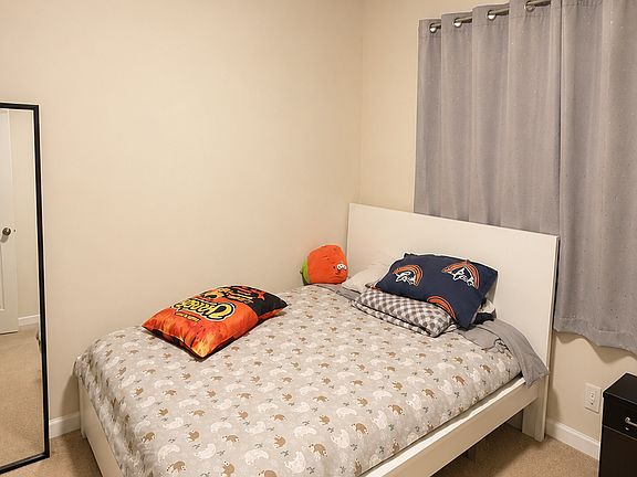 4th image of 748 Carmel Ave #4