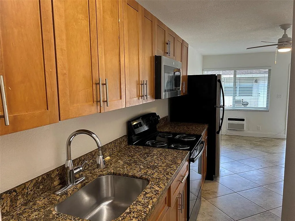 Studio, 1.0 bath, 2205 sqft, $1,300 — Photo 3