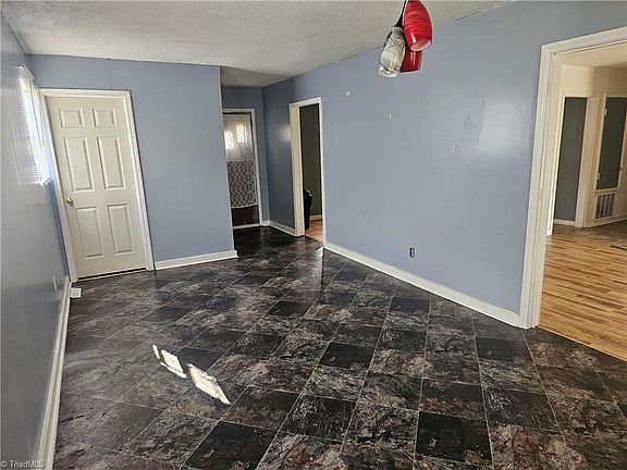 5th image of 605 E Horah St