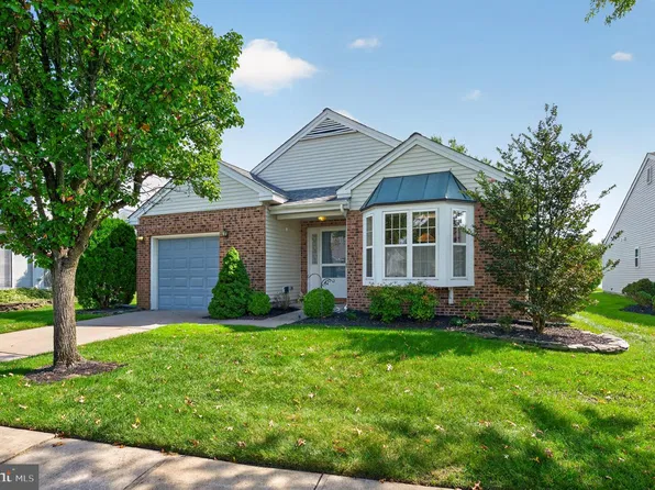 157 Indigo Dr, Mount Laurel, NJ 08054