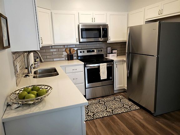 3rd image of 715 S Alton Way Unit 2B
