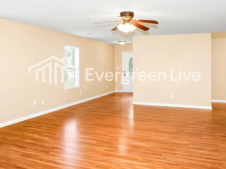 233 Laramie Cir NW — Photo 3
