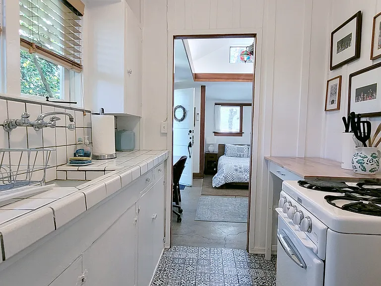 7923 1/2 Norton Ave — Photo 11