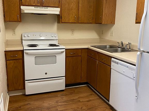 3rd image of 901 Hackberry St #493086eee