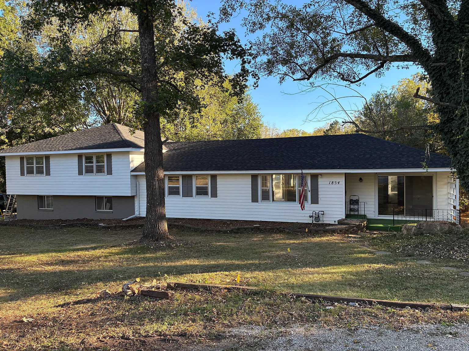 5 bed, 2088 sqft, $1,995 — Photo 2