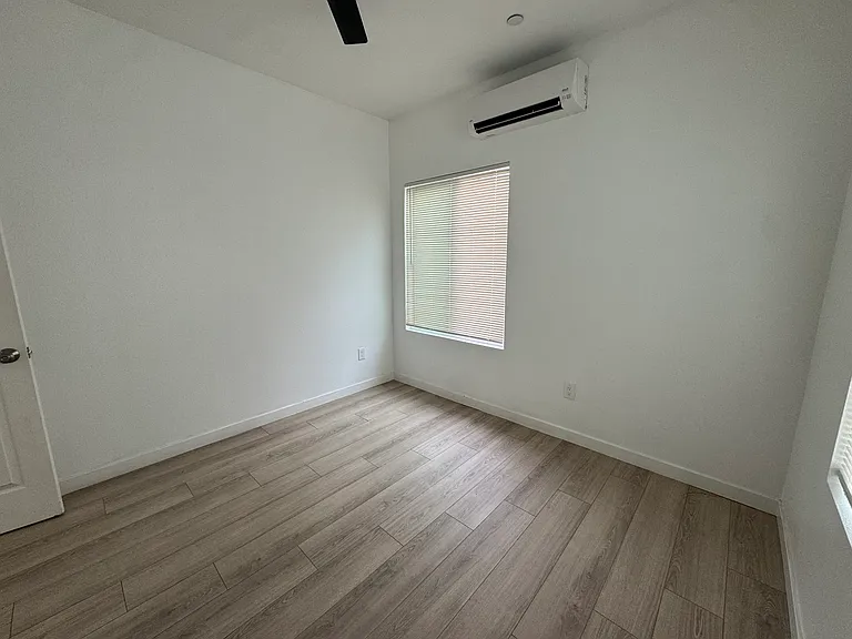 532 Cesar E Chavez Pkwy #B — Photo 9
