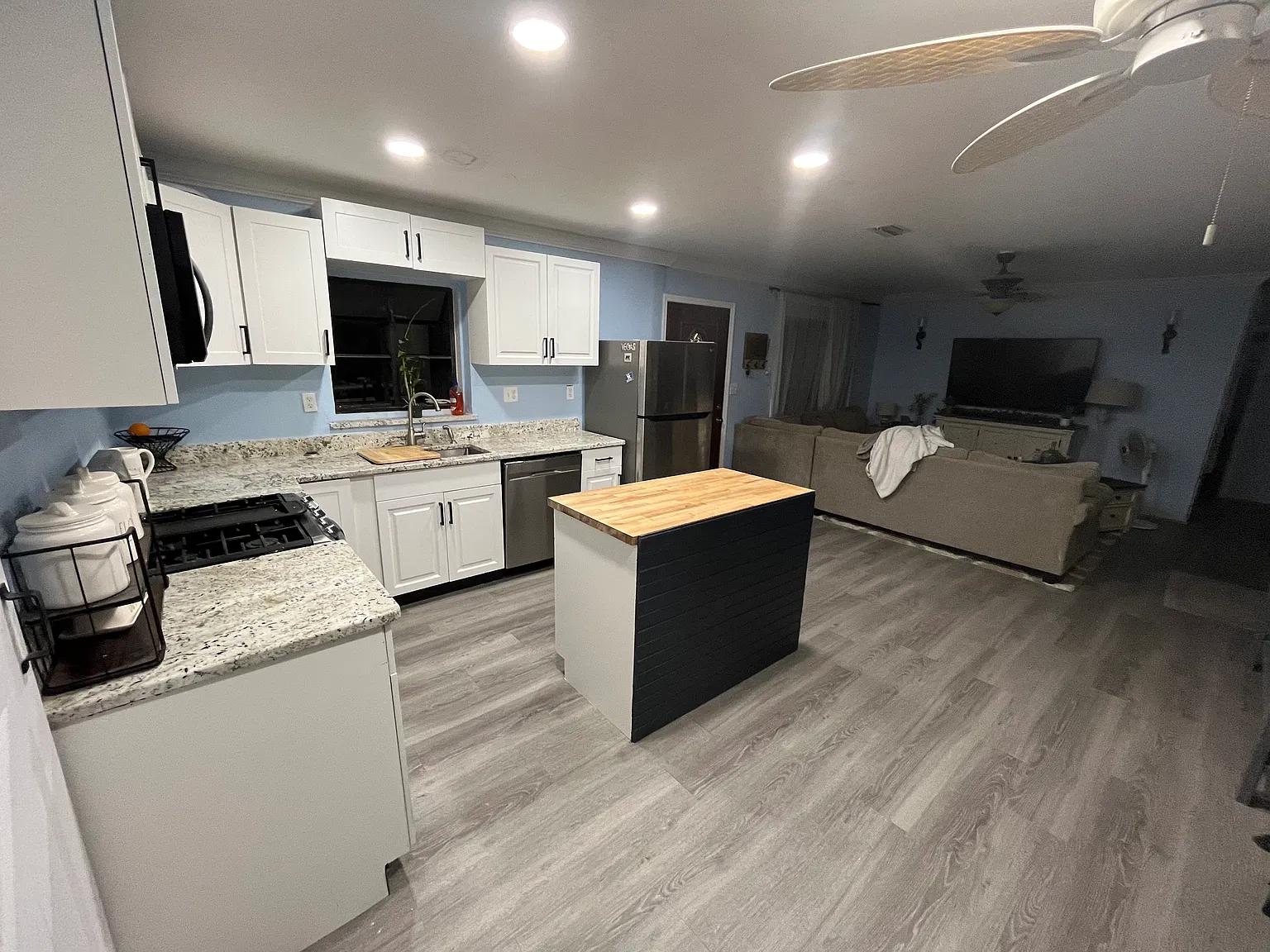 3 bed, 1390 sqft, $3,300 — Photo 2