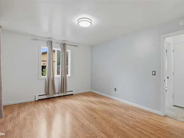 1408 E 27th Ave — Photo 12