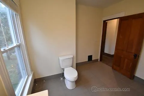 172 N Washington St — Photo 25