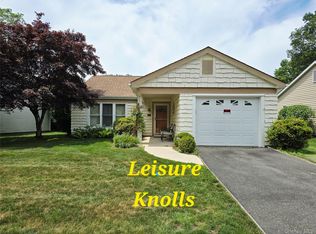 201 Kingston Dr, Ridge, NY 11961