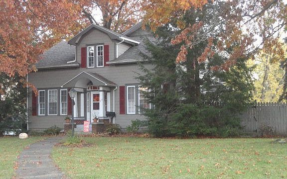 2nd image of 318 E Washington St