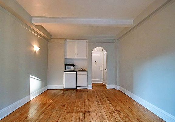 3rd image of 11 Waverly Pl #11B