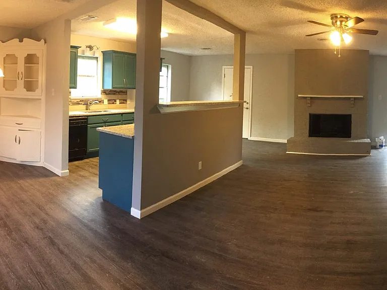 1527 Hillside Dr — Photo 11