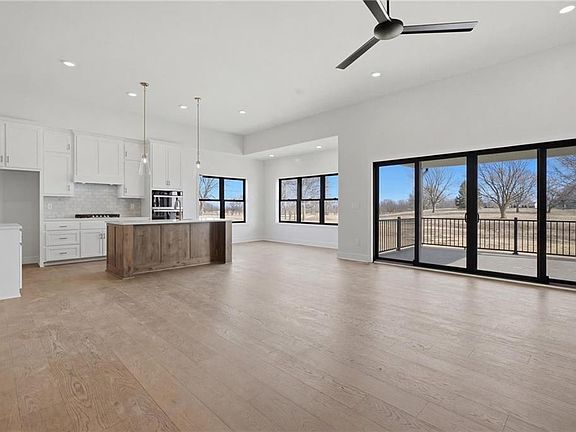 5th image of 9915 Stockdale Rd