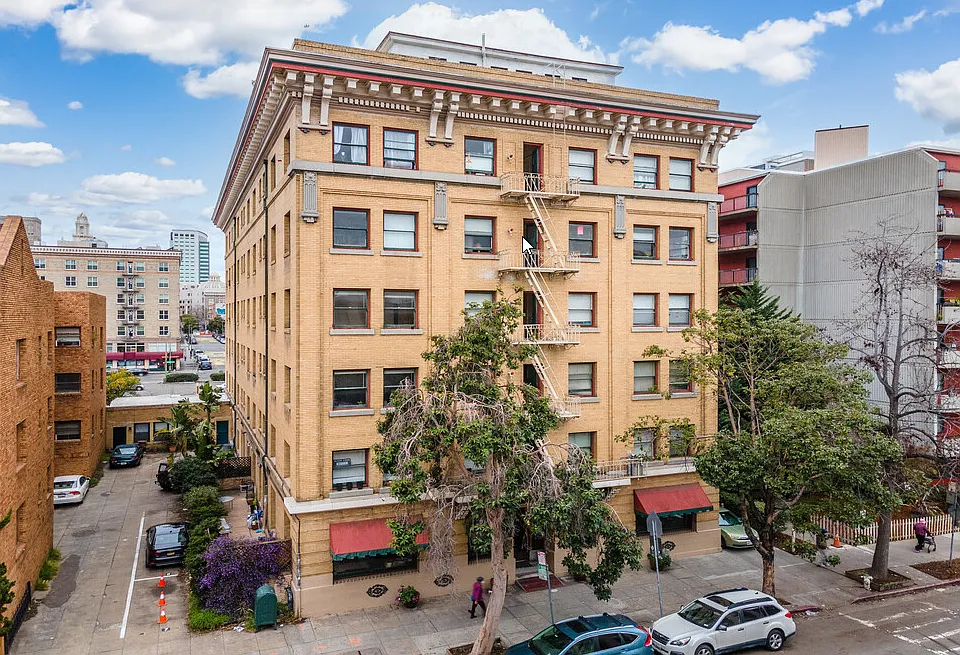 Building Photo 4