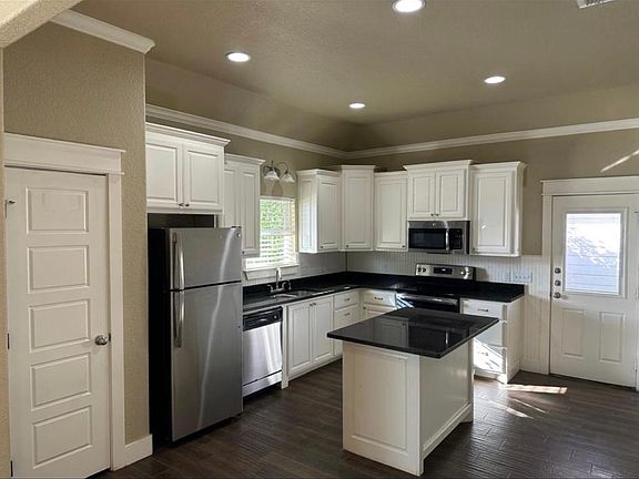 4th image of 1325 Cabernet Dr