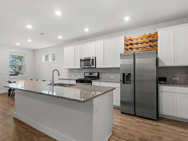 7106 Silver Star Ln — Photo 5