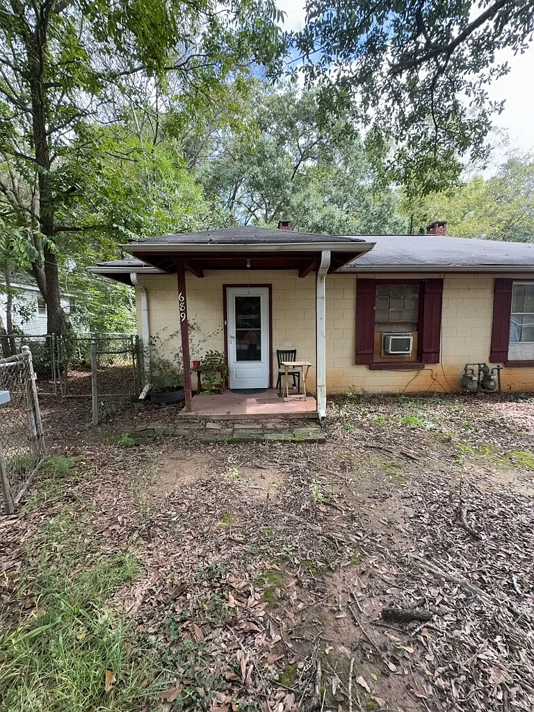 2 bed, 1.0 bath, $650 — Photo 2