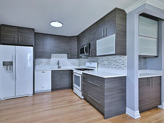 5th image of 230 N Walnut St APT D