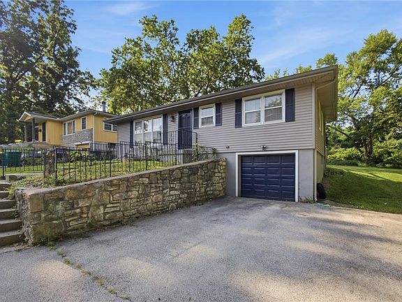4th image of 3165 Longwood Ave