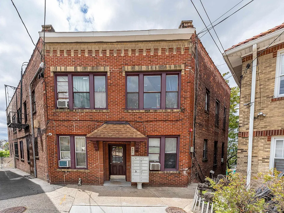 601 Columbia Ave #104