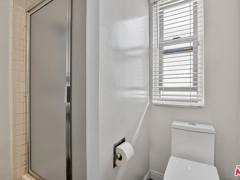 184 N Crescent Dr — Photo 40