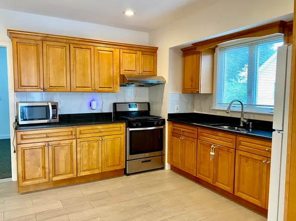 21 Heldun St Floor 2, West Roxbury, MA 02132