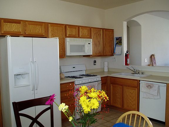 LARGE KITCHEN