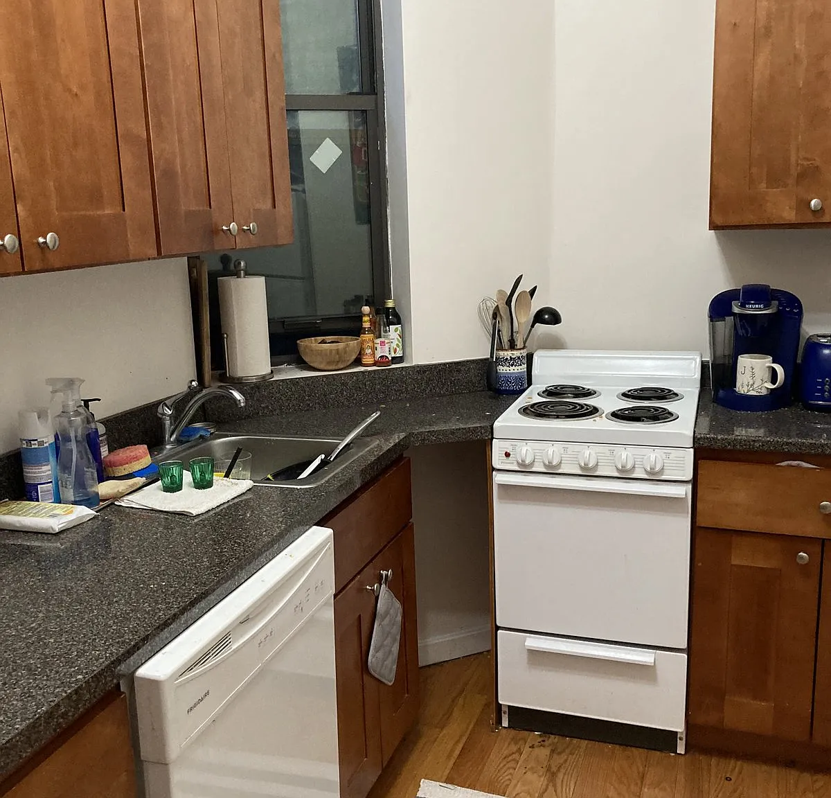 3 bed, 999 sqft, $5,000 — Photo 3