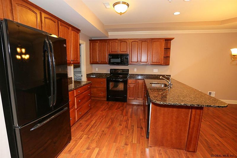 5th image of 902 VLY POINTE Drive