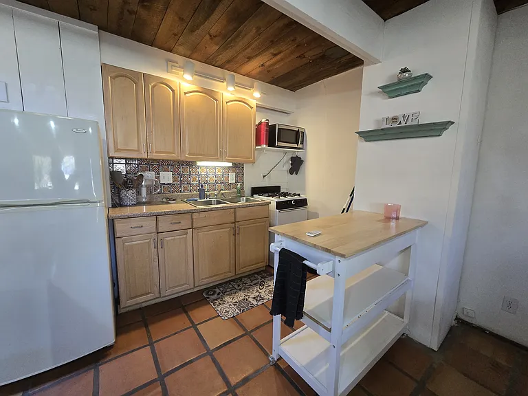 1512 Fruit Ave NW — Photo 8