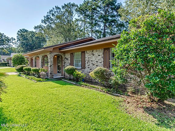 2nd image of 3551 Beaumont Dr