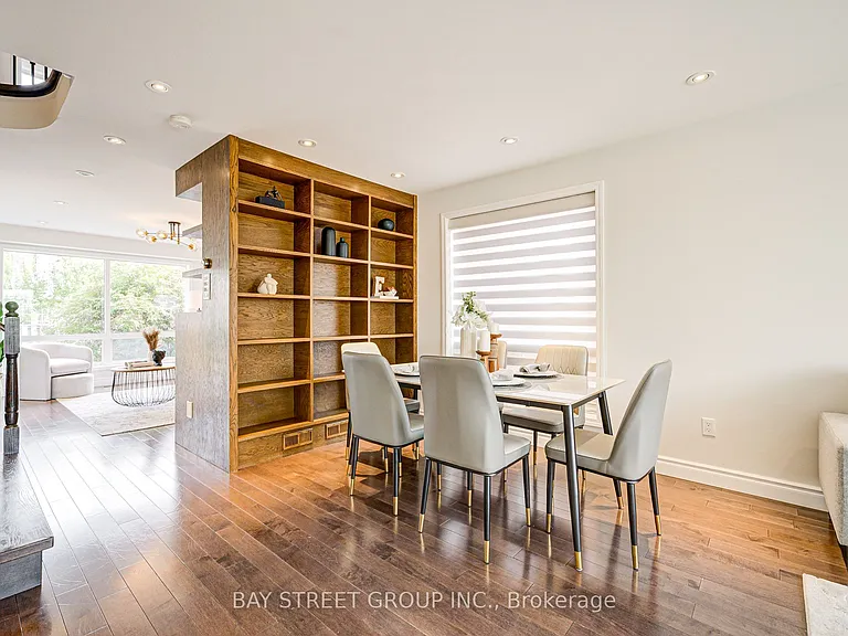 43 Tower Bridge Cres — Photo 4