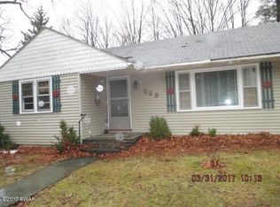 223 Cedar Ave, Hawley, PA 18428