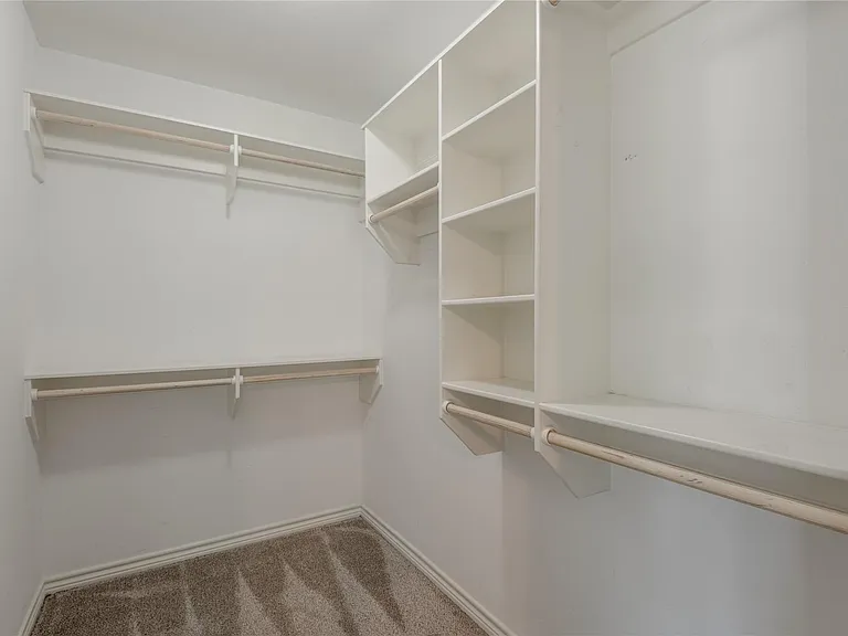100 Shorewood Dr — Photo 16
