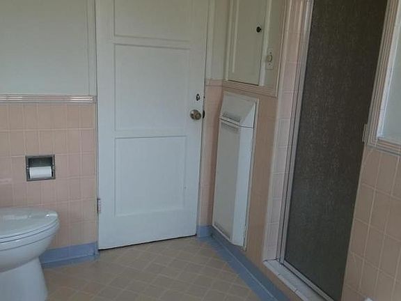 5th image of 2411 Earl Ave