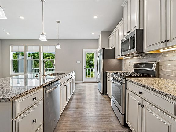 3rd image of 105 Moyer Hill Dr