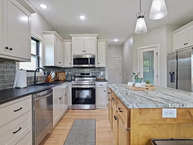 2210 Piedmont Pl — Photo 30