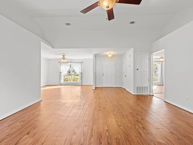 4407 Southminster Cir — Photo 6