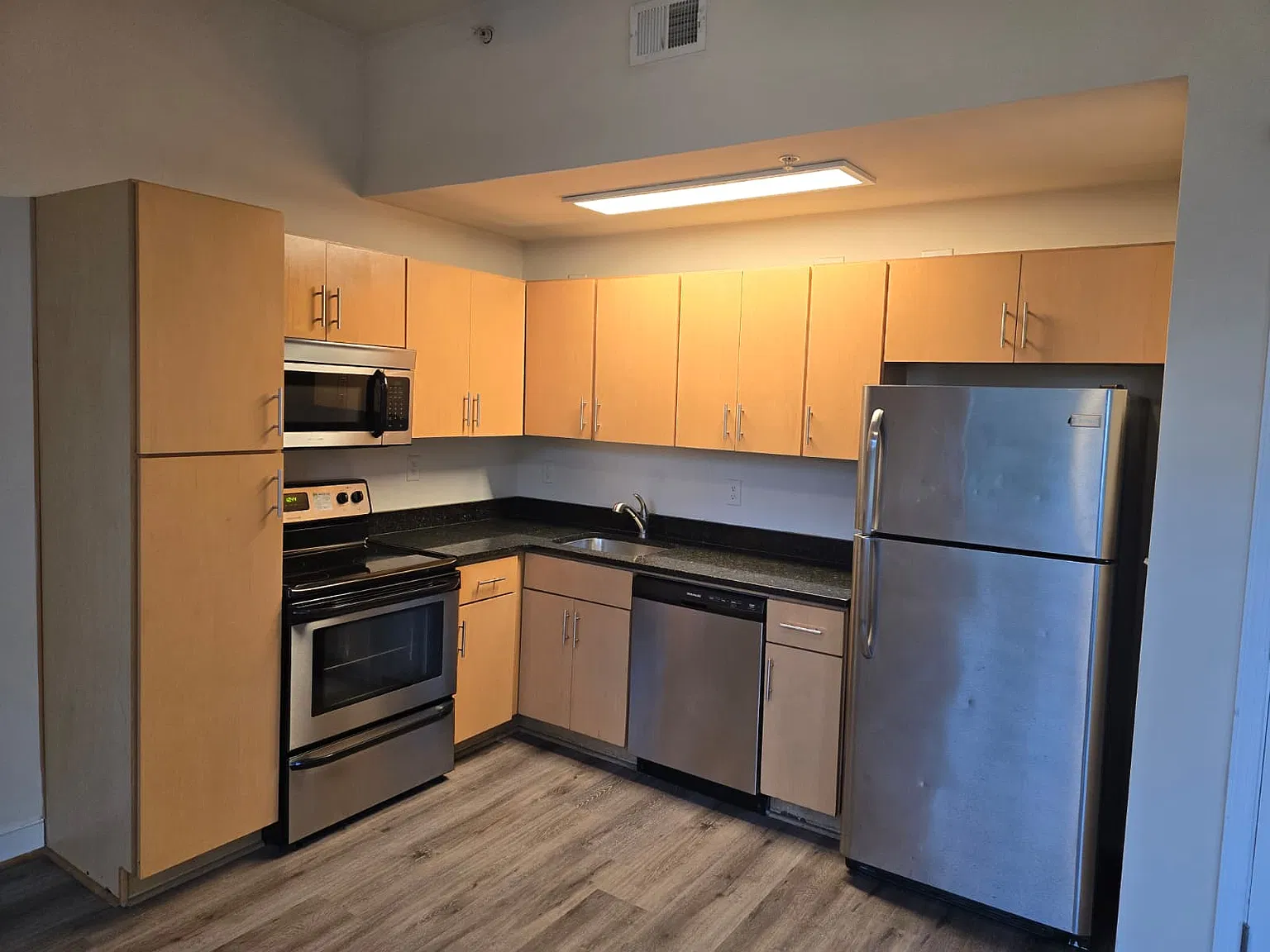 14 W Broad St — Photo 3