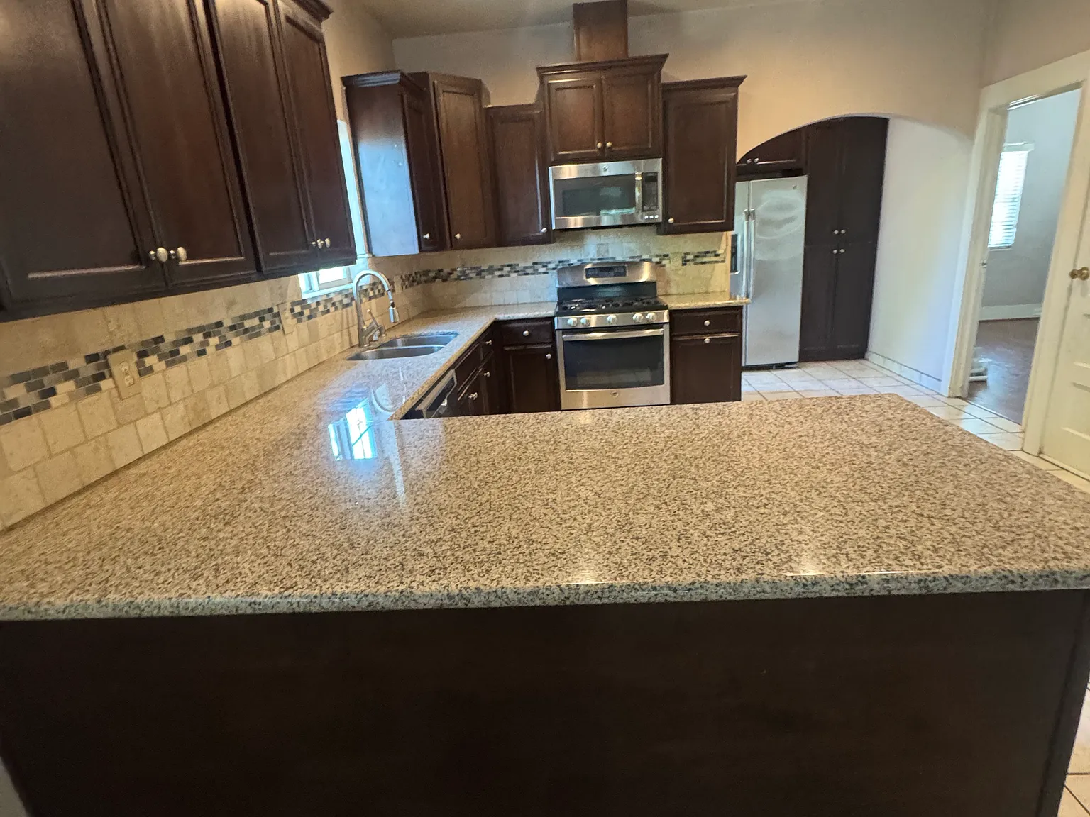 3 bed, 1242 sqft, $1,800 — Photo 2