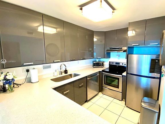 3rd image of 2301 Collins Ave APT 441