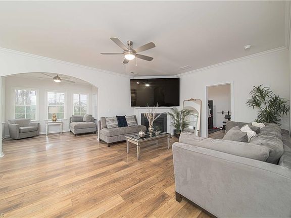 4th image of 115 Moravian Ct