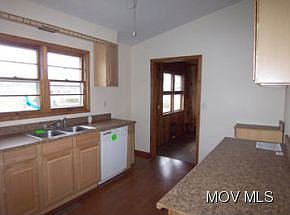 3rd image of 2405 Millbrook Dr