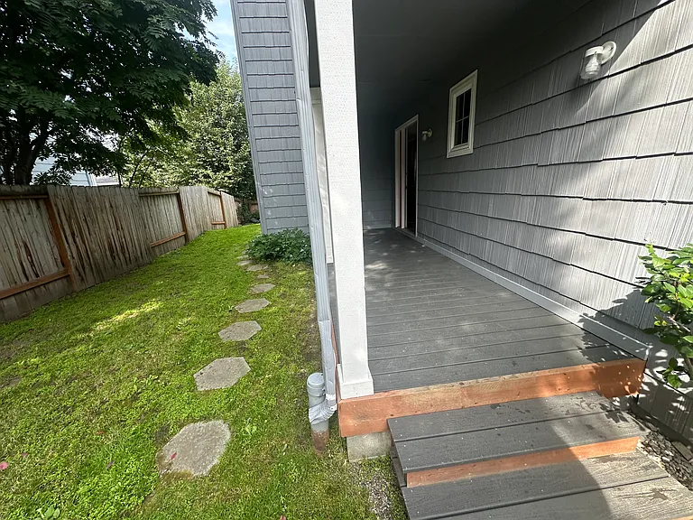 1821 Commodore Dr — Photo 23