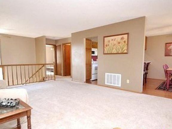 4th image of 8704 Cottonwood Ln N