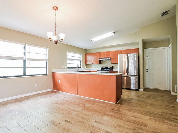 5th image of 1345 Bridlebrook Dr